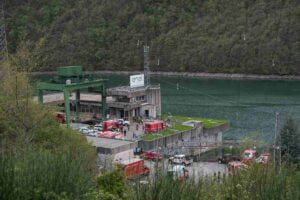 Esplosione Suviana, poche speranze di trovare vivi i 4 dispersi: Procura apre inchiesta sulla strage