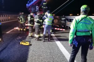 Giarre, corpo senza vita di un uomo recuperato sotto un cavalcavia della Catania-Messina