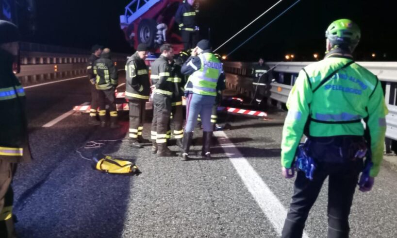 Giarre, corpo senza vita di un uomo recuperato sotto un cavalcavia della Catania-Messina
