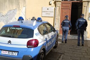 Catania, due giovani rubano una bici elettrica davanti a una telecamera di sorveglianza: rintracciati e denunciati