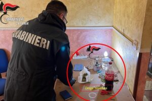 Catania, in un appartamento di viale Bummacaro la ‘bancarella della droga’: arrestato pusher 21enne