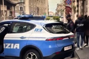 Catania, accoltellano il compagno 56enne della madre: fermati due gemelli di 38 anni (VIDEO)
