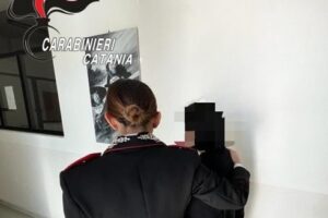 Catania, aggredisce l’ex compagna alla testa con la forbice: 22enne arrestato