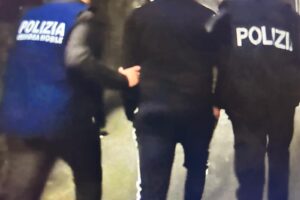 Bronte, violenza sessuale ai danni di una giovane moldava filmata con un telefonino: coppia arrestata (VIDEO)