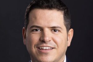 “A partire da oggi primo maggio i deputati che si assenteranno in occasione delle votazioni in Assemblea regionale siciliana riceveranno una sanzione di 180 euro e potranno chiedere non più due congedi al mese ma soltanto uno. Simili sanzioni anche per le assenze in commissione”.