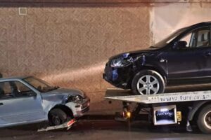 Adrano, auto contro un camion dei panini in via San Leo: illesi gli occupanti