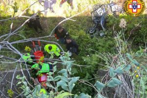 Linguaglossa, soccorso motociclista di Giardini Naxos precipitato in una scarpata: lungo la Mareneve
