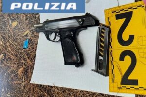 Catania, finge gioco erotico per rapinare un uomo conosciuto sui social: 28enne arrestato