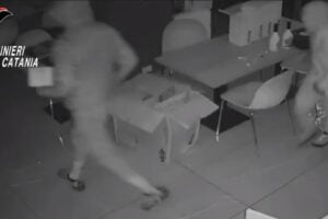 Arrestato ladro di champagne a Piano Tavola: grazie alle telecamere di sorveglianza