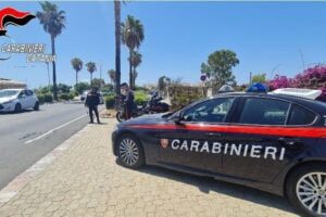 Catania, militari sedano lite tra una minorenne e il fidanzato e lei li aggredisce: denunciata