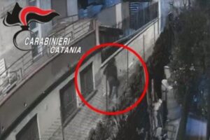 Catania, anziana rapinata in casa dal suo aiutante: arrestato 57enne di Belpasso