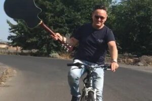 Adrano, i “Ragazzi di Santa Lucia” ricordano Pippo Laudani: medico e ‘menestrello’ di Dio scomparso un anno fa