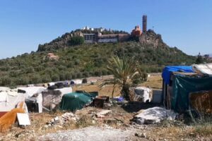 Paternò, i nordafricani nella tendopoli abusiva di Ciappe Bianche, Ciancitto (FdI): “Situazione resta immutata”