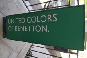 In Sicilia a rischio posti di lavoro nei negozi con insegna Benetton: già chiusi alcuni punti vendita di Catania