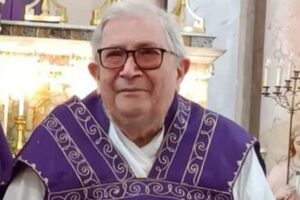 Acireale, addio a don Salvatore La Spina 86 anni: il 12 funerali in Cattedrale