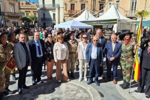 Bronte, Sagra del Pistacchio: gran finale con la torta in piazza Castiglione (VIDEO)
