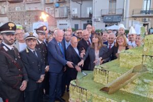 Bronte, la ‘big’ torta al Pistacchio chiude la 33^ Sagra: stand affollati per acquisti e assaggi (VIDEO)