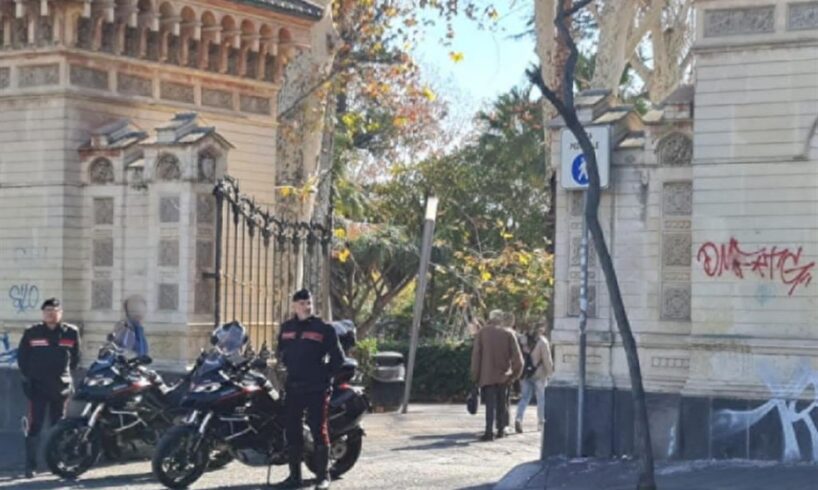 Catania, stupro a minorenne nei bagni della Villa Bellini: pm chiede condanna a 14 anni per uno dei maggiorenni