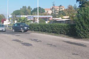 Paternò, scontro tra auto e camion a Paternò: ferito un 65enne