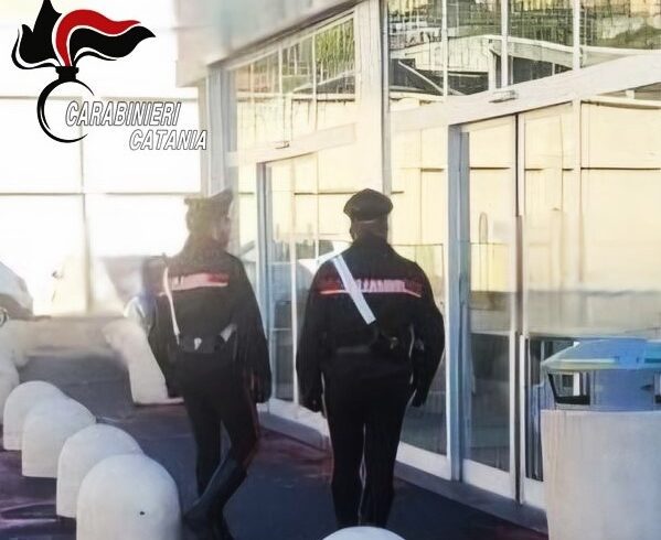 Aci Catena, 39enne ruba salmone e tonno in un discount di S. G. la Punta e scappa a casa: raggiunto e denunciato