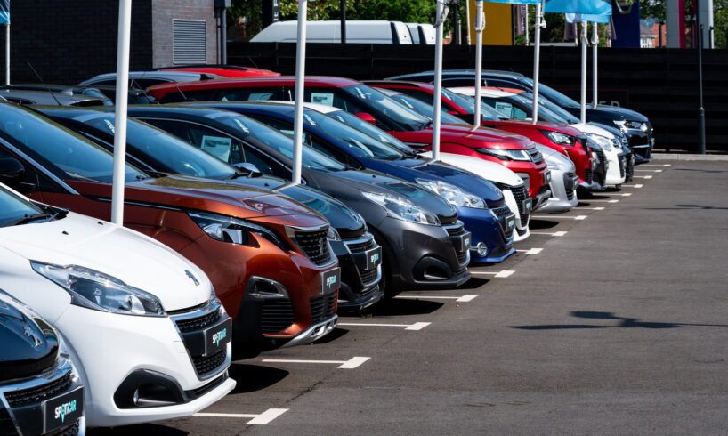 Catania prima città italiana per tasso di motorizzazione: 78,8 auto ogni 100 abitanti. Dati di nicchia per elettriche e ibride