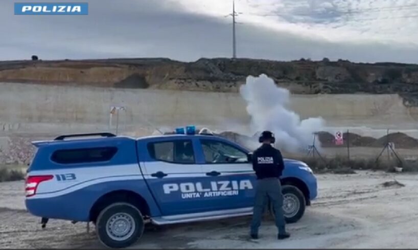 Catania, 40enne ai domiciliari nascondeva 8 bombe carta nel garage: arrestato