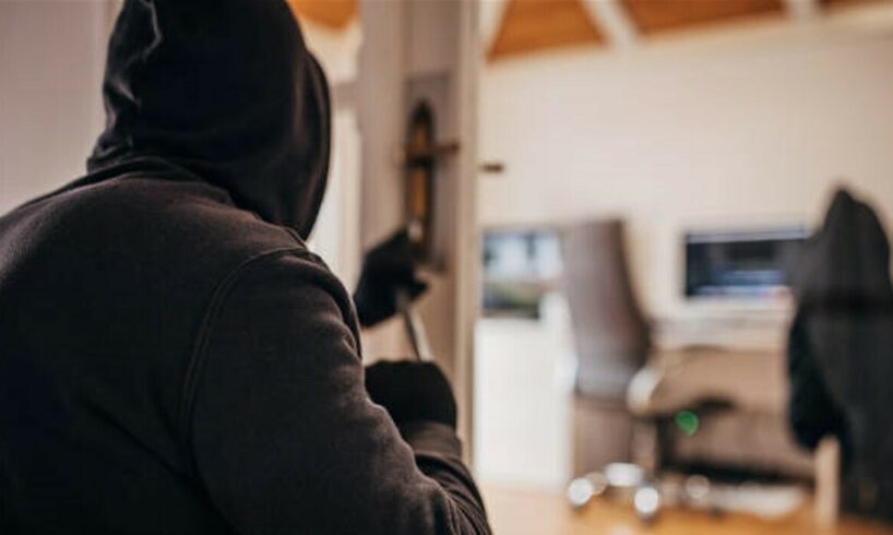Adrano, 31enne sorpresa a rubare nella stessa casa di c.da Roccazzello ‘visitata’ dal fidanzato: fermata