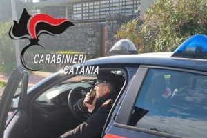 Paternò, molesta minorenni e scatena la rabbia dei cittadini: fermato 30enne magrebino. Ferito un carabiniere