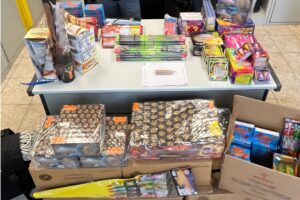Mascalucia, 42enne pubblicizza sui social la vendita illegale di fuochi d’artificio: denunciato
