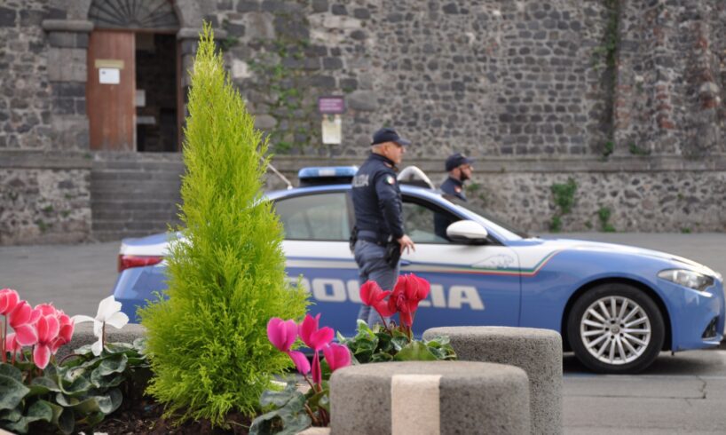 Adrano, tre fratelli litigano per un parcheggio e il padre minaccia di morte due di loro