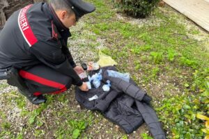 Catania, pusher 36enne ‘offre’ la droga agli automobilisti del quartiere Trappeto: arrestato
