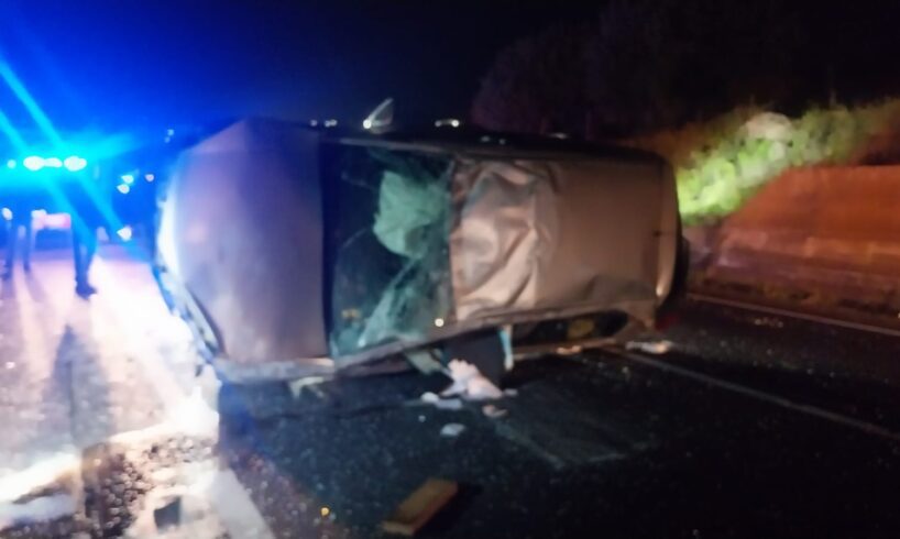 Adrano, incidente autonomo sulla SS 284: auto cappotta invadendo entrambe le corsie