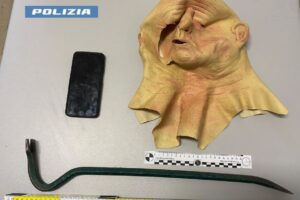 Adrano, smantellata la banda dei ragazzini che depredava le case: 5 minori denunciati