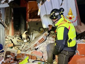 Catania, 14 feriti nell’esplosione di San Giovanni Galermo: si scava ancora tra le macerie. Ritrovato il disperso