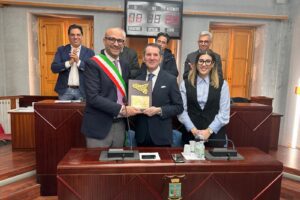 Biancavilla, festa e auguri per il neo presidente di Ita Airways Sandro Pappalardo. Il sindaco: “Vola in alto il nome della città”