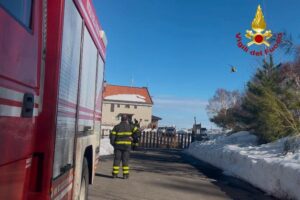 Tragedia sull’Etna, muoiono 2 escursionisti nella Valle del Bove: in codice rosso una 16enne