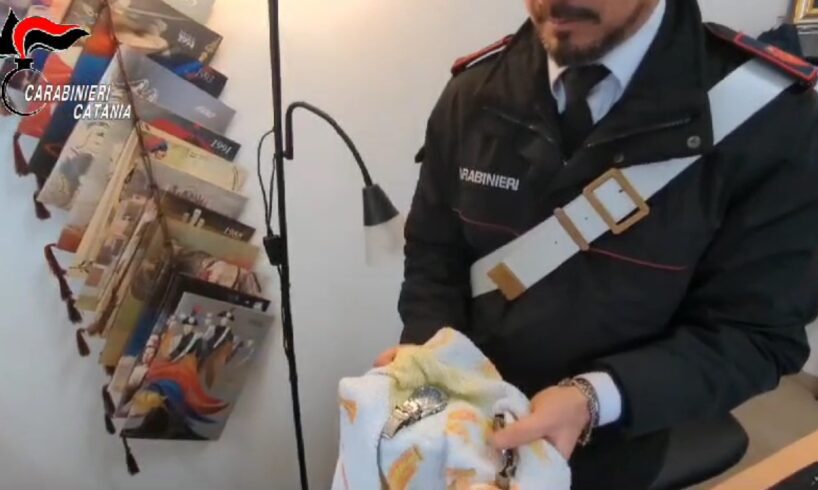 Aci Castello, 31enne campano tenta la truffa del Carabiniere ma la vittima è un ufficiale dell’Arma in congedo. Ai domiciliari (VIDEO)