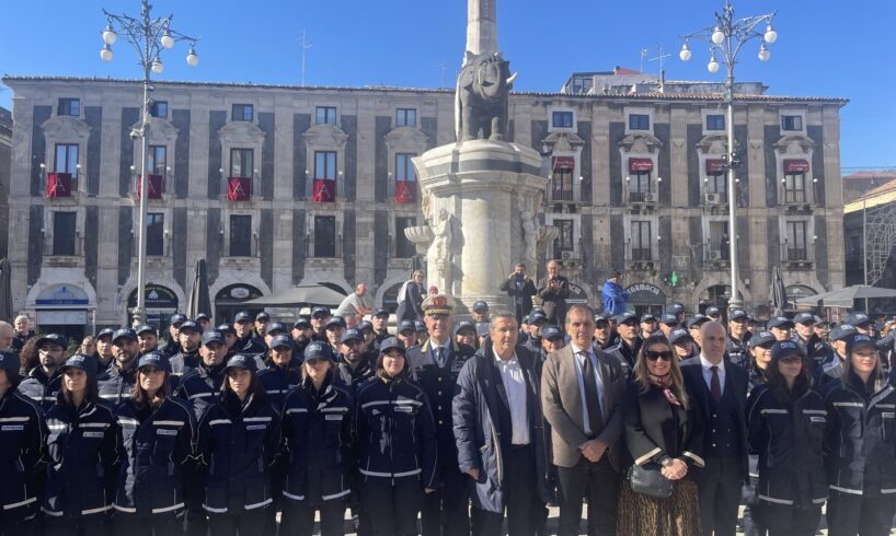 Catania, in servizio 80 nuovi vigili urbani: 35% di donne. Battesimo di fuoco per la festa di S. Agata
