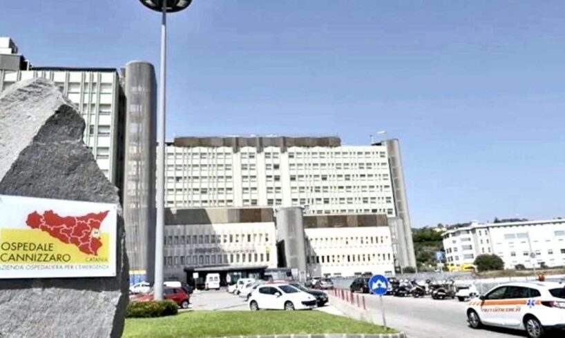 Gela, 13enne precipita dal quarto piano di un’abitazione: è grave al ‘Cannizzaro’ di Catania