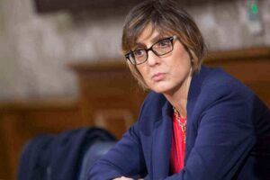 Caso Almasri, l’avvocata Bongiorno difende la Meloni e gli altri big indagati: è senatrice della Lega