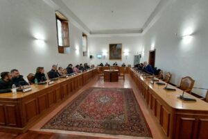 Paternò, seduta consiliare su questione migranti e sicurezza. FdI: “Presenza clandestini può rappresentare un pericolo”