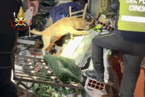 Catania, 14 feriti nell’esplosione di San Giovanni Galermo: si scava ancora tra le macerie. Ritrovato il disperso