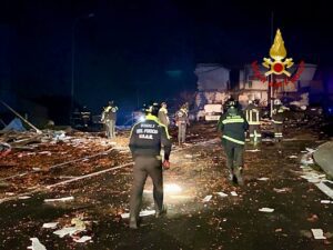 Catania, 14 feriti nell’esplosione di San Giovanni Galermo: si scava ancora tra le macerie. Ritrovato il disperso