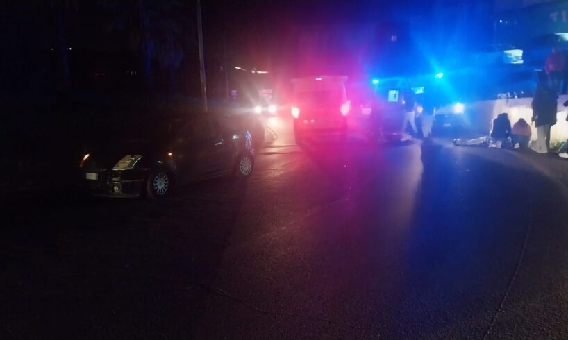 Paternò, scontro tra auto e moto vicino al Palazzo di Ferro: due giovani in ospedale (non gravi)