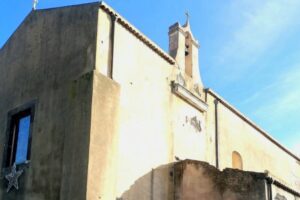 Acireale, 32enne ruba in chiesa ma si ferisce: identificato grazie alle tracce del suo sangue