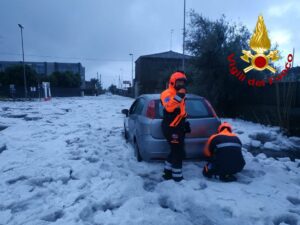 Maltempo nel Catanese, nella notte decine di interventi dei vigili del fuoco a S. G. la Punta, Trecastagni e Gravina 