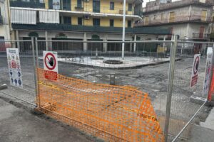 Paternò, lavori fermi per la riqualificazione di Piazza Villetta: proteste dei residenti e malumori dei commercianti