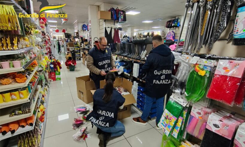 Caltagirone, GdF sequestra in uno ‘store’ oltre 3500 articoli di Carnevale irregolari