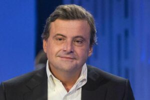 Catania, Calenda (Azione) spara a zero sull’autonomia in Sicilia: “Esperimento fallito. Poteri tornino allo Stato”