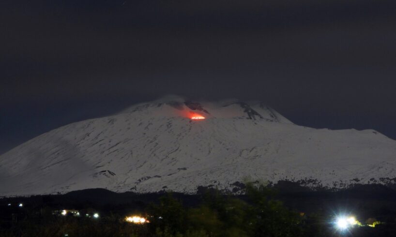 Il risveglio dell’Etna, colata lavica a quota 3000 mt: flusso verso Monte Frumento Supino